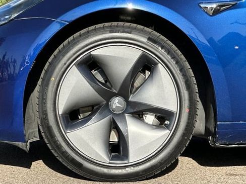 Used 2018 Tesla Model 3 Mid Range image 27