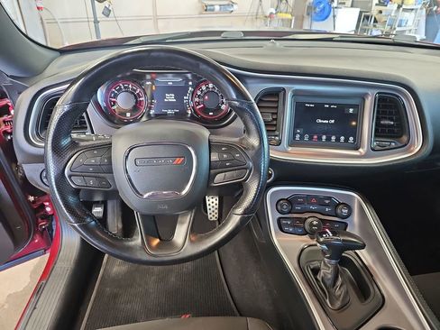 Used 2022 Dodge Challenger SXT w/ Driver Convenience Group RWD image 16