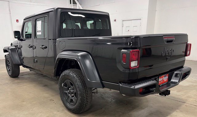 Used 2024 Jeep Gladiator Sport AWD/4WD image 4