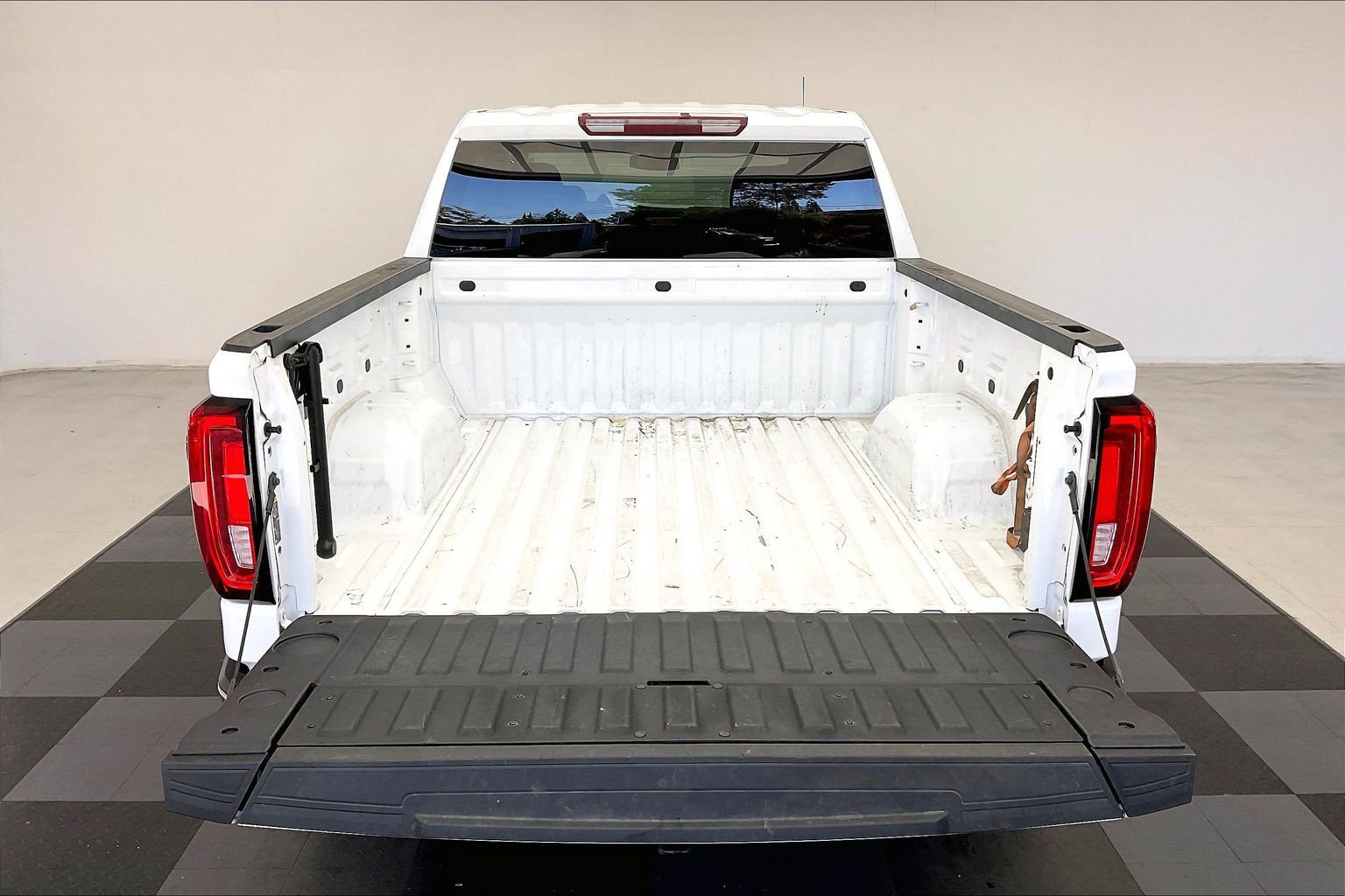 Used 2025 GMC Sierra 1500 SLT w/ SLT Premium Package AWD/4WD image 27