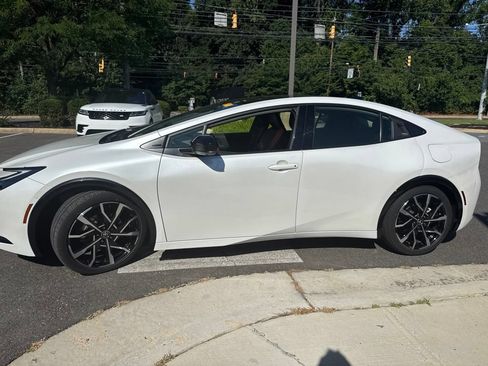 Used 2023 Toyota Prius Prime Premium w/ Advanced Technology Package FWD image 4