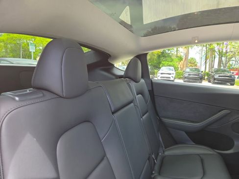 Used 2024 Tesla Model Y 2WD image 15