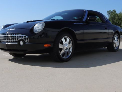 Used 2005 Ford Thunderbird RWD image 2