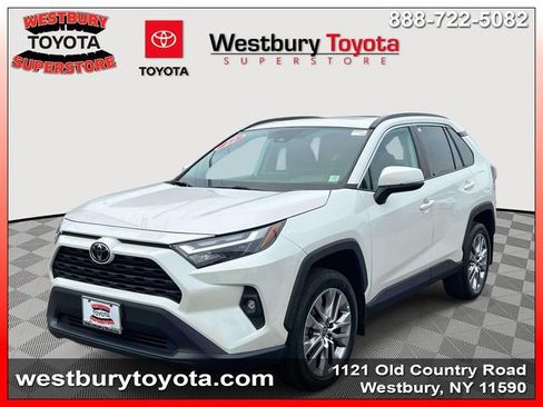 Used 2022 Toyota RAV4 XLE Premium AWD/4WD image 5