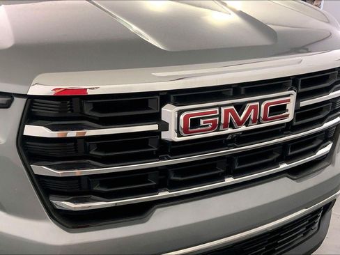 Used 2025 GMC Acadia Elevation FWD image 28