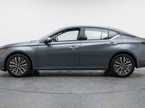 Used 2025 Nissan Altima 2.5 SV FWD image 5