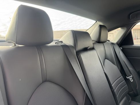 Used 2022 Toyota Avalon XSE image 18