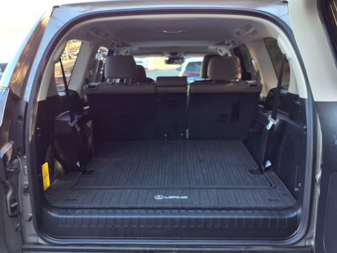 Used 2022 Lexus GX 460 Premium w/ Premium Package image 25