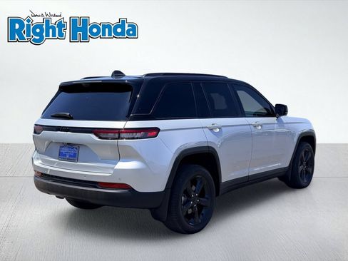 Used 2024 Jeep Grand Cherokee Limited w/ Luxury Tech Group II RWD image 7
