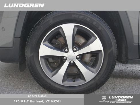 Used 2021 Jeep Cherokee Limited w/ Mopar Interior Package AWD/4WD image 12