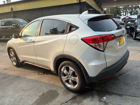 Used 2020 Honda HR-V LX image 8