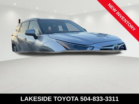 Used 2023 Toyota Highlander XLE image 6