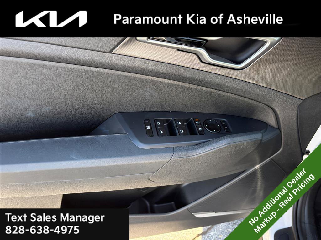 New 2027 Kia Sportage LX FWD image 26