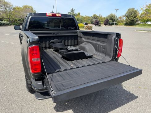 Used 2018 Chevrolet Colorado Z71 w/ Z71 Midnight Edition image 16