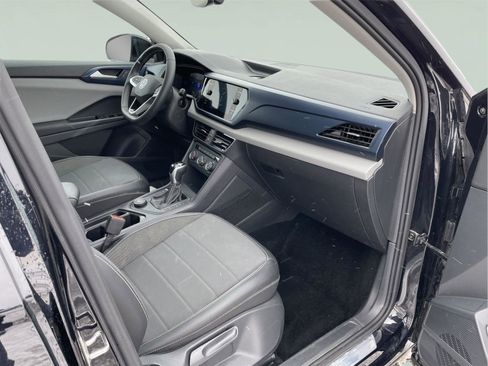 Used 2022 Volkswagen Taos SE w/ Panoramic Sunroof Package image 20