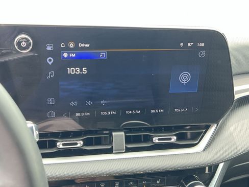 Used 2025 Chevrolet Equinox LT FWD image 18