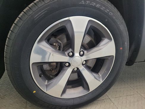 Used 2020 Jeep Cherokee Limited AWD/4WD image 31