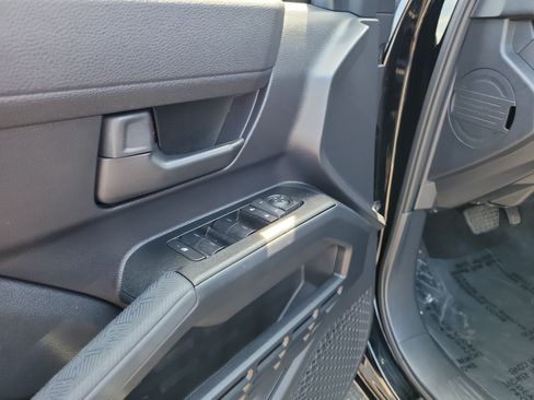 Used 2025 Toyota 4Runner SR5 AWD/4WD image 18
