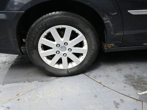 Used 2013 Chrysler Town & Country Touring image 16