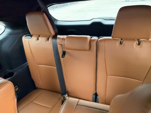 Used 2024 Toyota Highlander Platinum image 9