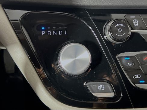 Used 2024 Chrysler Pacifica Touring-L FWD image 24