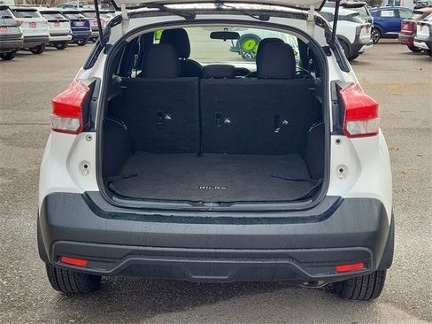 Used 2018 Nissan Kicks SV image 30