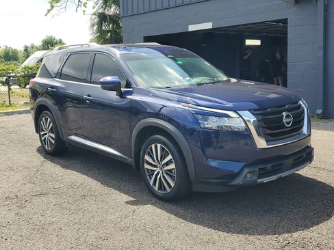 Certified 2022 Nissan Pathfinder Platinum w/ Cargo Package AWD/4WD image 3