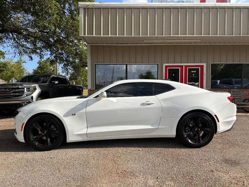 Used 2020 Chevrolet Camaro LT w/ Technology Package RWD image 4