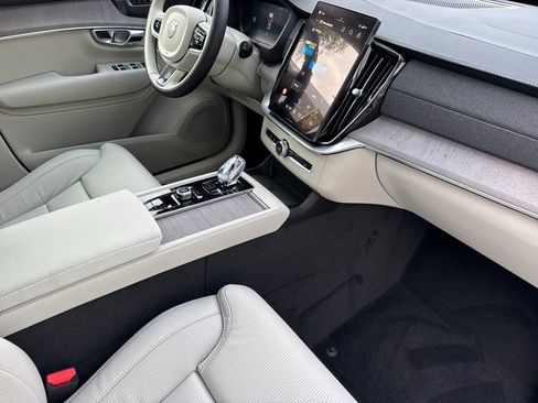 New 2026 Volvo XC90 T8 Ultra w/ Protection Package Premier image 16