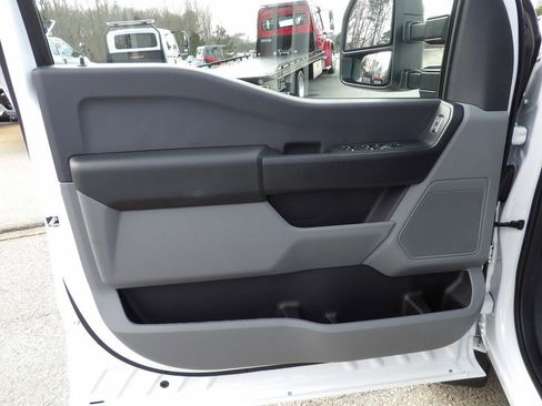 Used 2024 Ford F550 2WD Crew Cab Super Duty image 14