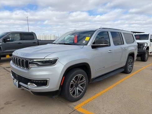 Used 2024 Jeep Wagoneer L Series II w/ Flexible Seating Group image 4