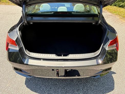 Used 2023 Hyundai Elantra Limited FWD image 15