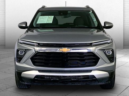 Used 2025 Chevrolet TrailBlazer LT AWD/4WD image 2