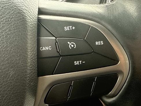 Used 2019 Jeep Grand Cherokee Limited AWD/4WD image 17