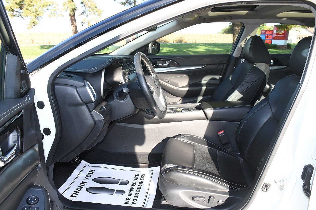 Used 2020 Nissan Maxima 3.5 SL w/ Floor Mat Group FWD image 11