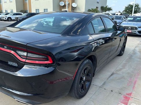 Used 2022 Dodge Charger SXT image 5