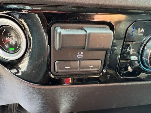 Used 2023 GMC Sierra 1500 SLT w/ SLT Premium Plus Package AWD/4WD image 23