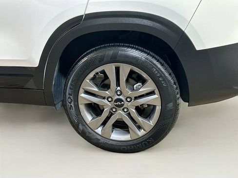 Used 2023 Kia Seltos S w/ Navigation Package image 6