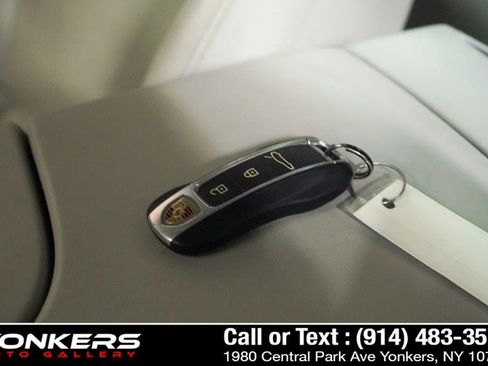 Used 2020 Porsche Panamera RWD image 62