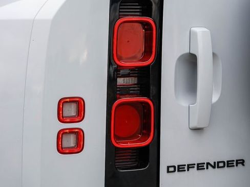 Used 2023 Land Rover Defender 110 S image 8