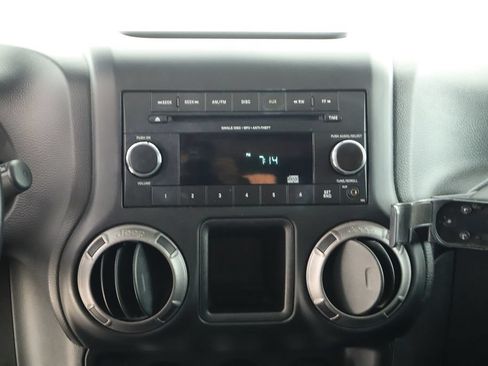 Used 2018 Jeep Wrangler Unlimited Sport w/ Connectivity Group AWD/4WD image 19