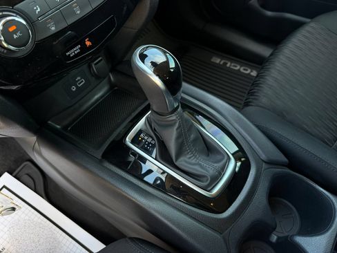 Used 2020 Nissan Rogue S FWD image 17