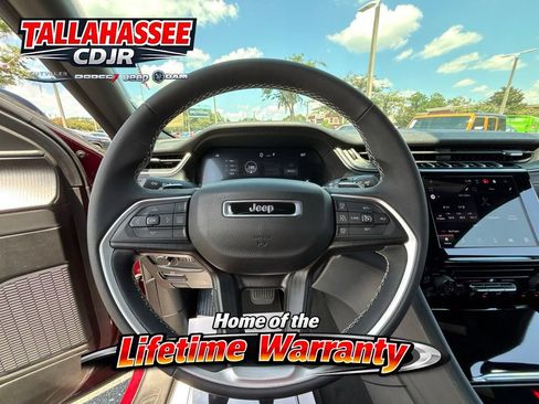 Used 2024 Jeep Grand Cherokee Laredo X w/ Trailer Tow Package AWD/4WD image 17
