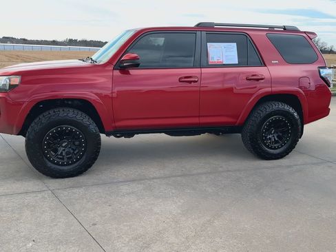 Used 2017 Toyota 4Runner SR5 image 6