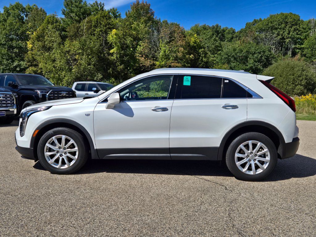 Used 2023 Cadillac XT4 Luxury w/ Cold Weather Package AWD/4WD image 2