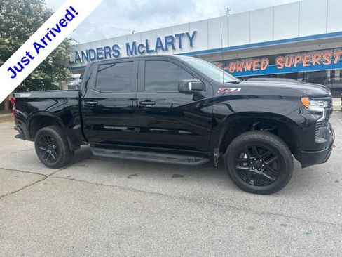 Used 2025 Chevrolet Silverado 1500 LT Trail Boss w/ LT Trail Boss Premium Package AWD/4WD image 2