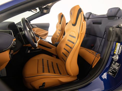 Certified 2025 Ferrari Roma Spider RWD image 22