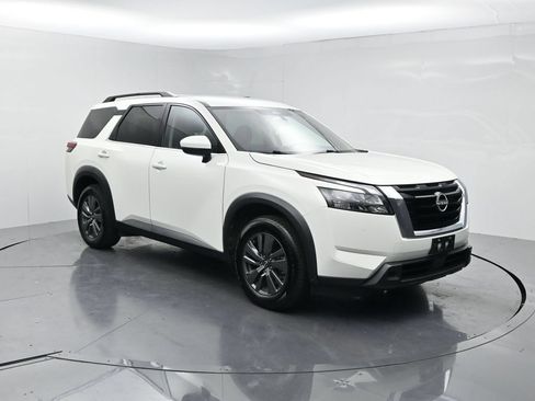 Used 2023 Nissan Pathfinder SV FWD image 2