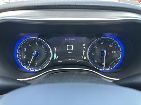 New 2025 Chrysler Pacifica Limited w/ Uconnect Theater Family Group FWD image 66