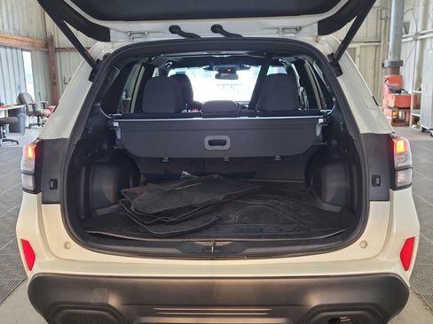 Used 2025 Subaru Forester Premium AWD/4WD image 5